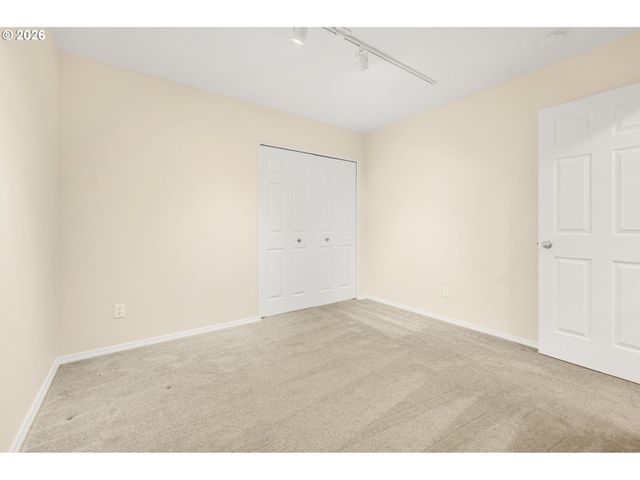 2886 Nw KENNEDY Ct, Portland, OR 97229