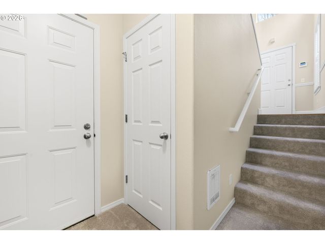 2886 Nw KENNEDY Ct, Portland, OR 97229