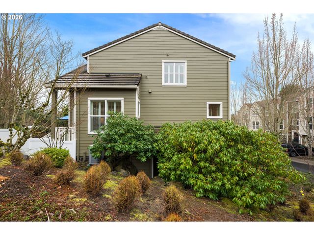 2886 Nw KENNEDY Ct, Portland, OR 97229