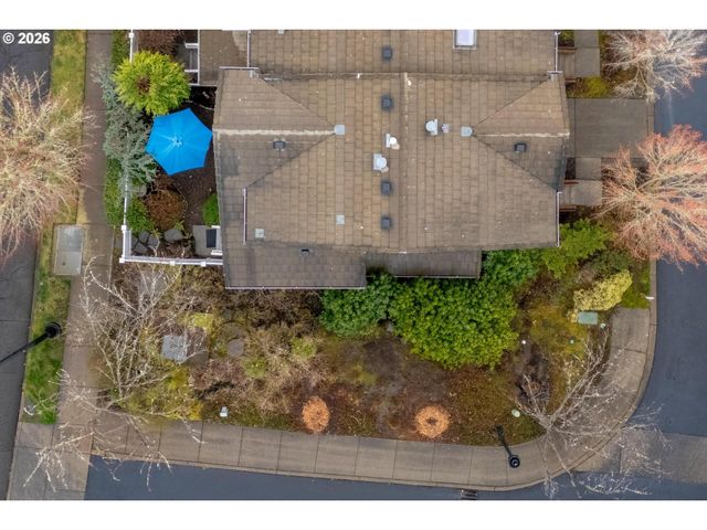 2886 Nw KENNEDY Ct, Portland, OR 97229