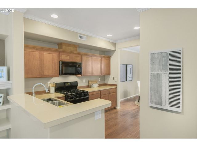 2886 Nw KENNEDY Ct, Portland, OR 97229