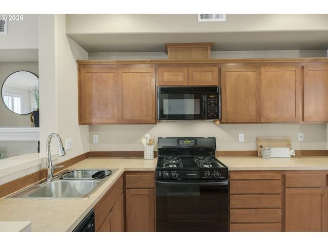 2886 Nw KENNEDY Ct, Portland, OR 97229