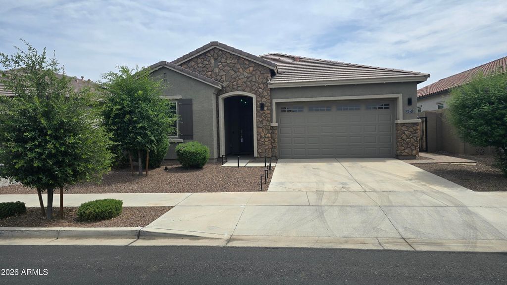 18351 W MERCER Lane, Surprise, AZ 85388