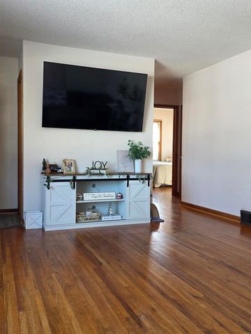 307 6th Ave NE, Independence, IA 50644