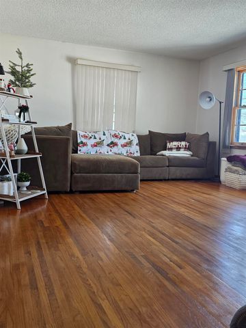 307 6th Ave NE, Independence, IA 50644