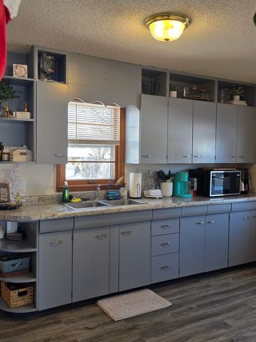 307 6th Ave NE, Independence, IA 50644