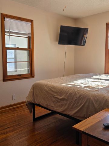 307 6th Ave NE, Independence, IA 50644