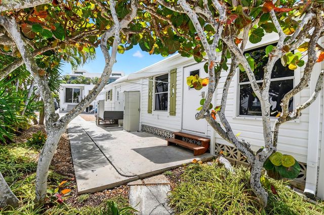 5 Cedar Drive CD5, Briny Breezes, FL 33435