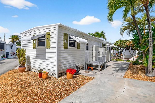 5 Cedar Drive CD5, Briny Breezes, FL 33435