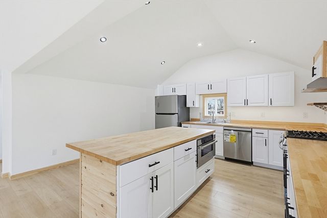 3 Robert St, Attleboro, MA 02703