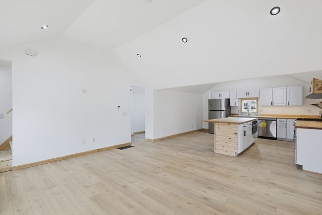 3 Robert St, Attleboro, MA 02703