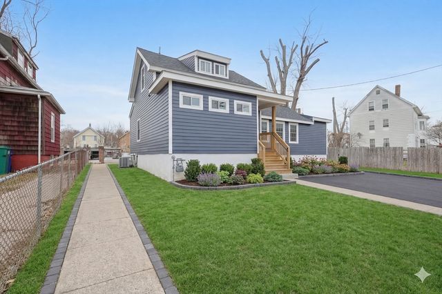 3 Robert St, Attleboro, MA 02703