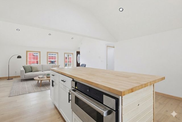 3 Robert St, Attleboro, MA 02703