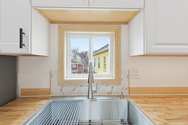 3 Robert St, Attleboro, MA 02703