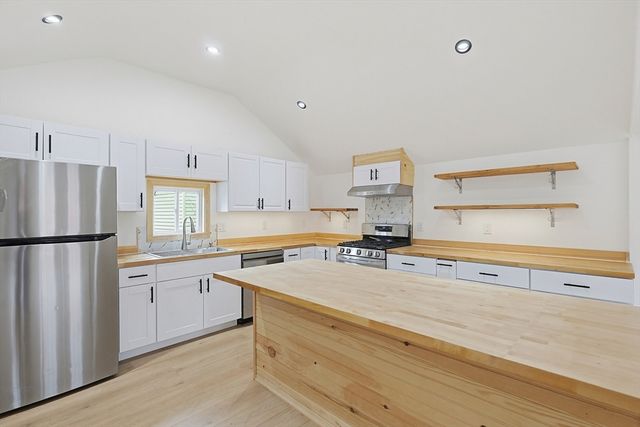 3 Robert St, Attleboro, MA 02703