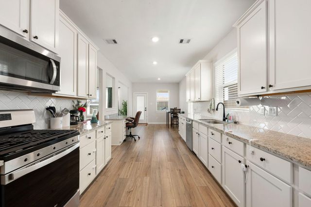 13721 Gaff Rig Drive, Texas City, TX 77510