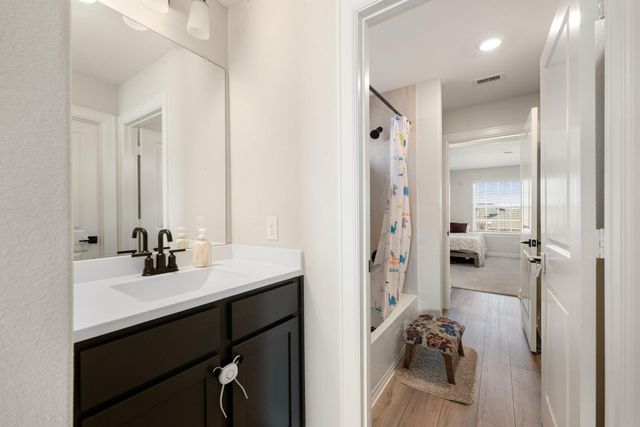 13721 Gaff Rig Drive, Texas City, TX 77510