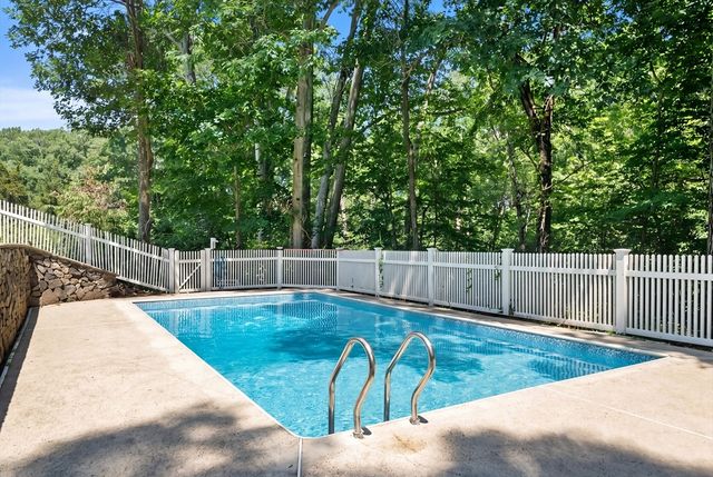 25 Indian Hill Road, Woburn, MA 01801