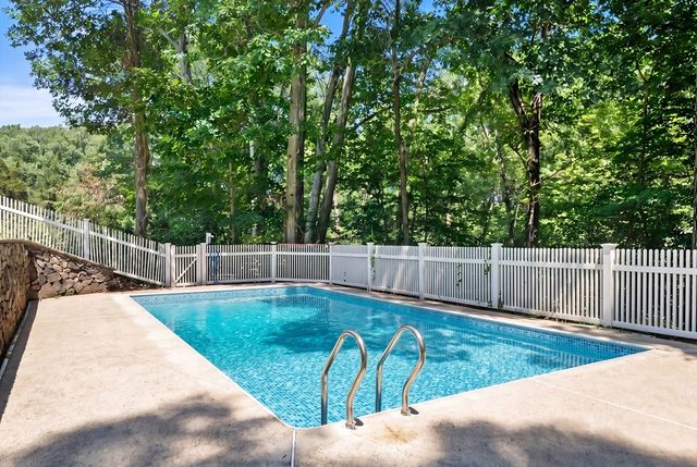 25 Indian Hill Road, Woburn, MA 01801