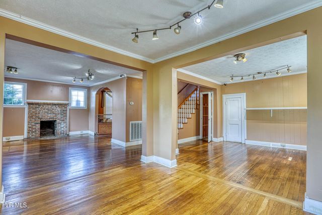 812 East Main Street, Rogersville, TN 37857