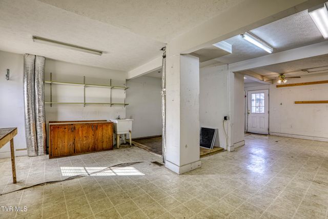 812 East Main Street, Rogersville, TN 37857