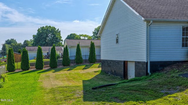 812 East Main Street, Rogersville, TN 37857