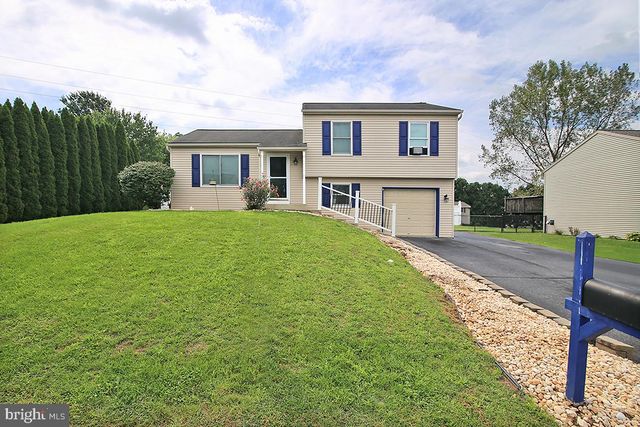 81 E BROOKFIELD, Lebanon, PA 17046