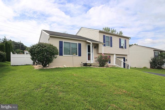 81 E BROOKFIELD, Lebanon, PA 17046