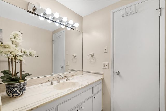 4330 Hillcrest Dr 1017 1017, Hollywood, FL 33021