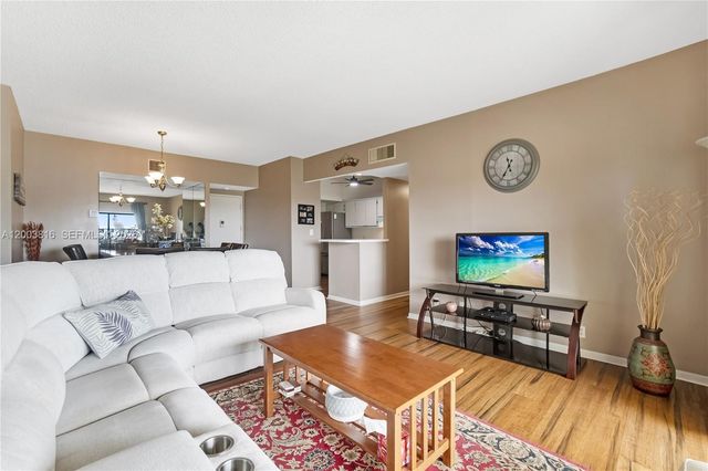 4330 Hillcrest Dr 1017 1017, Hollywood, FL 33021