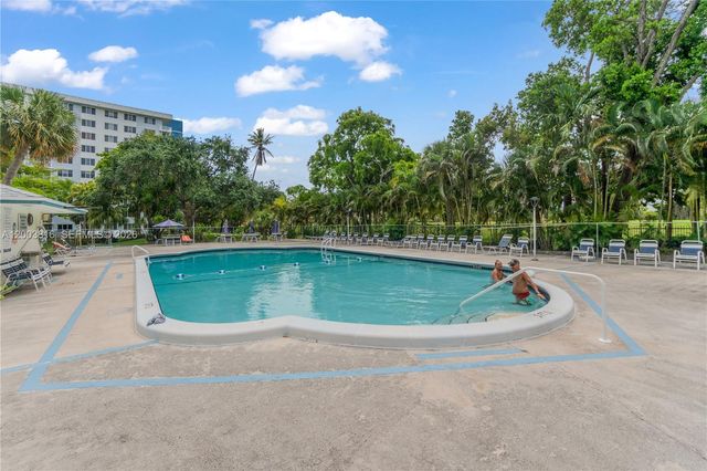 4330 Hillcrest Dr 1017 1017, Hollywood, FL 33021