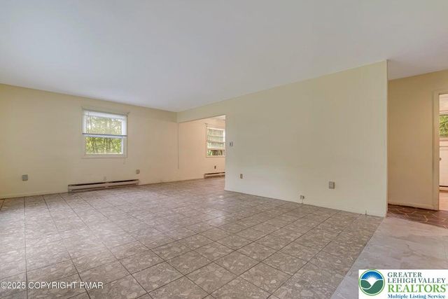 129 Winona Road, Mount Pocono Boro, PA 18344