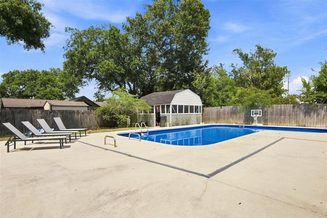 1005 Cherryhill Street, Lake Charles, LA 70607