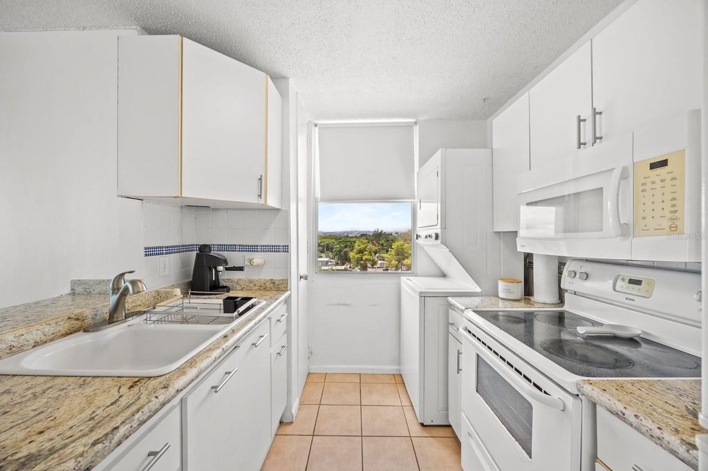 Image 3 of property listing at 3409 AVE. ISLA VERDE 501, Carolina, PR 00979