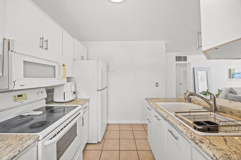 Image 4 of property listing at 3409 AVE. ISLA VERDE 501, Carolina, PR 00979