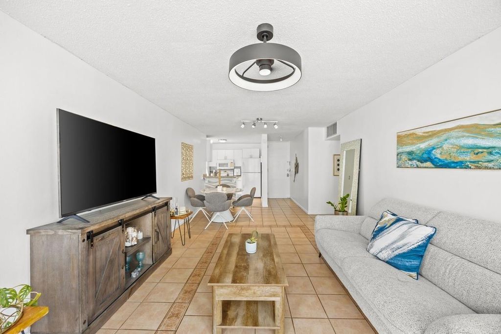 Image 5 of property listing at 3409 AVE. ISLA VERDE 501, Carolina, PR 00979