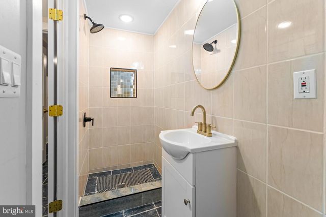 1011 E BIDDLE ST, Baltimore, MD 21202