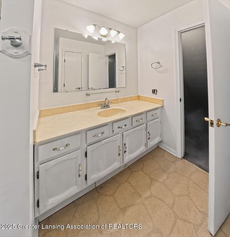 209 Peachtree Place, Mason, MI 48854