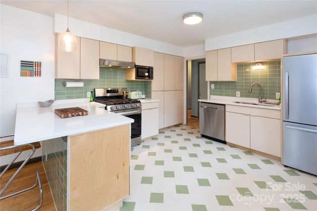 3 Quail Cove Road, Asheville, NC 28804