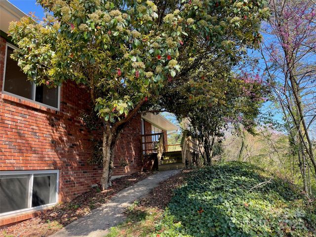 3 Quail Cove Road, Asheville, NC 28804