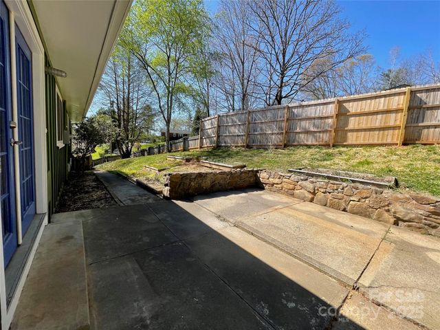 3 Quail Cove Road, Asheville, NC 28804