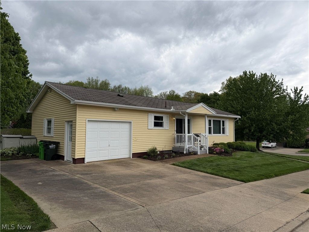 502 Wise Avenue SE, North Canton, OH 44720
