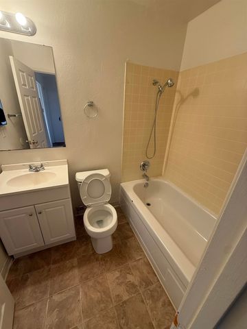 2204 Lemontree Way 2, Antioch, CA 94509