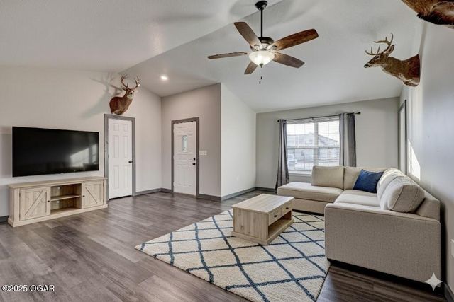 9670 County Lane 116, Carthage, MO 64836