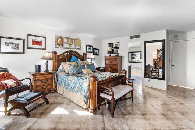 5540 N Ocean Drive 1c, Singer Island, FL 33404
