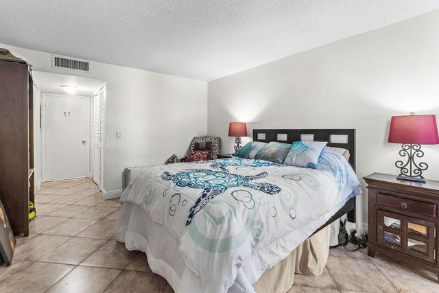 5540 N Ocean Drive 1c, Singer Island, FL 33404