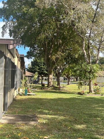 602 Briarwood Cir 4-46, Hollywood, FL 33024