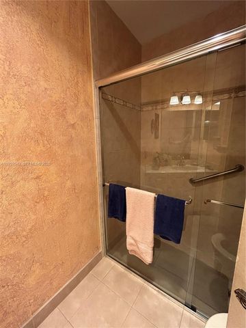 602 Briarwood Cir 4-46, Hollywood, FL 33024