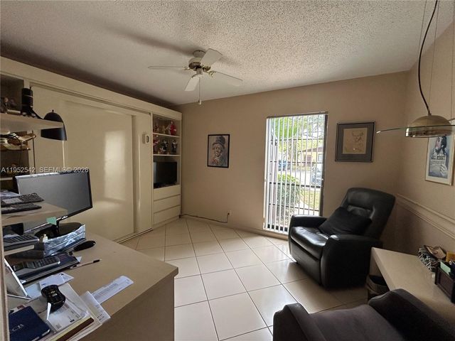 602 Briarwood Cir 4-46, Hollywood, FL 33024
