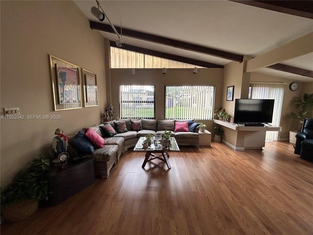 602 Briarwood Cir 4-46, Hollywood, FL 33024